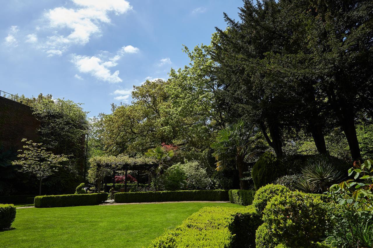 The Bull Hotel Gerrards Cross Exterior photo